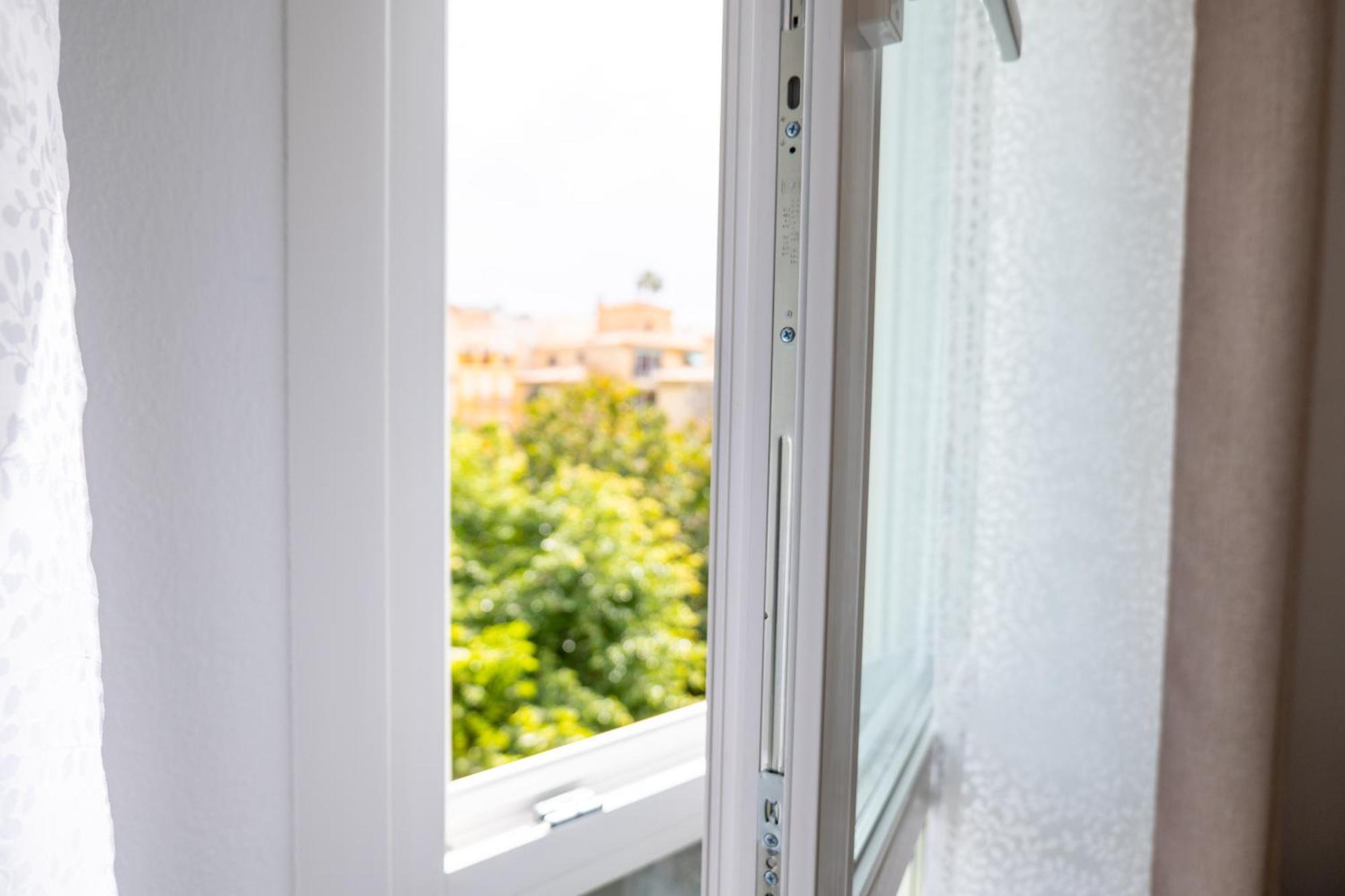 Apartamento Los Cristos Con Vistas Al Parque Malaga Exterior photo